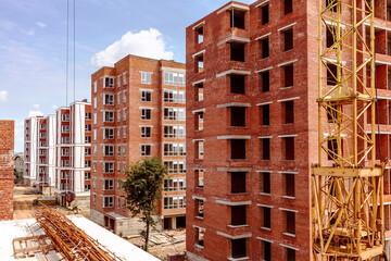 Construction of a block of multi-storey brick houses