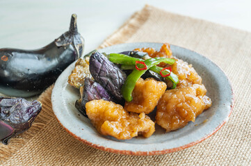 鶏となすのピリ辛煮