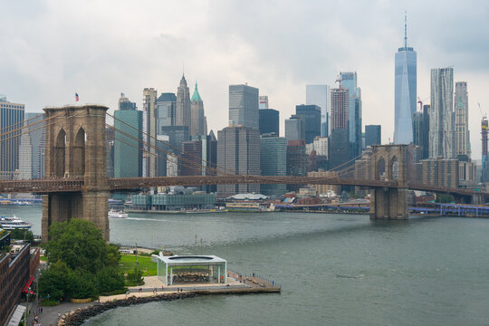 MBrooklyn bridge and New York skyline