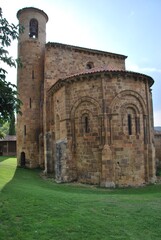 Fototapeta na wymiar Colegiata de San Miguel de Eilines, San Miguel de Elines, Valderredible, Cantabria, España