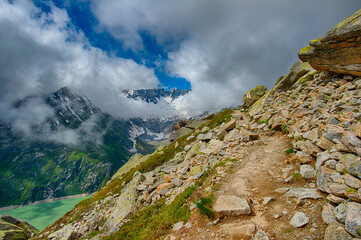 Wandern durch die Schweizer Alpen