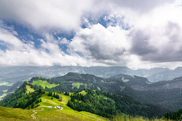 Alpsteinmassiv mit Säntis in den Wolken, Schweiz