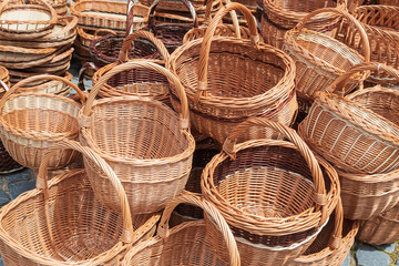 Different sizes of wicker baskets stacked on the ground.