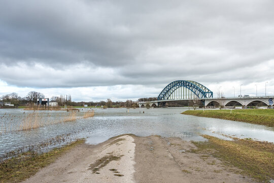 River IJssel bij Zwolle, Overijssel province, The Netherlands