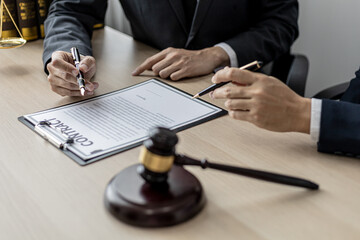 Two male lawyers are consulting together to draft a contract acknowledgment for their clients, they form partnerships to open a law firm. The idea of opening a law firm to accept the lawsuit.