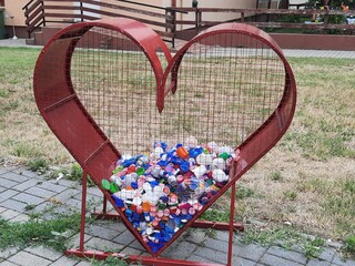 Metal heart for recycling plastic caps