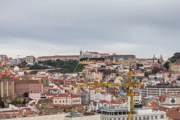 Deurstickers Panorama of the city of Lisbon from the viewpoint of the Mirante São Pedro de Alcântara. © Edilaine Barros
