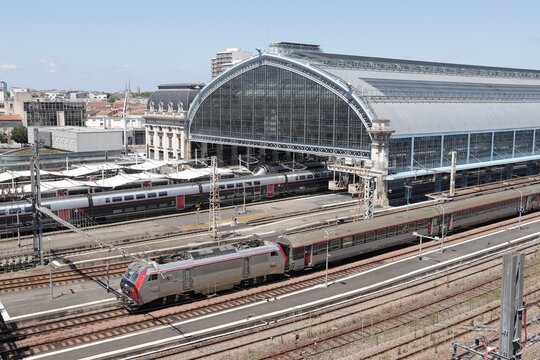 Marquise gare Bordeaux Saint Jean, train SNCF, signalisation ferroviaire