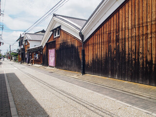 京都 伏見の酒蔵のある町並み
