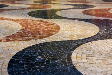 Detalle del Paseo de la Explanada en Alicante con su característico mosaico de teselas de colores  - obrazy, fototapety, plakaty