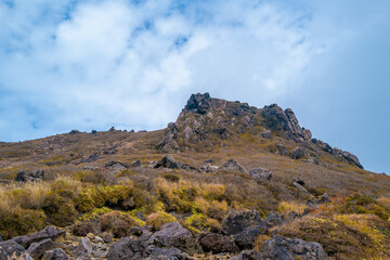 Fototapeta premium 大分県の紅葉のくじゅう連山の風景 Mt.Kujyu range scenery of autumn leaves in Oita Prefecture 