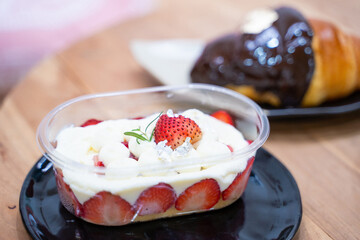 strawberry cake with fresh strawberry
