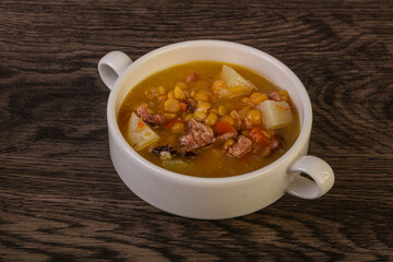 Pea soup with smoked ribs