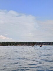Obraz na płótnie Canvas Two speed boats on the lake.