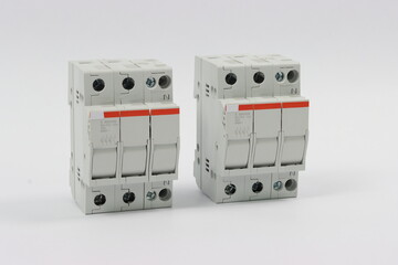 Current circuit breakers and differential circuit breakers.