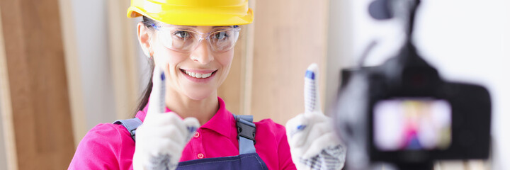 Builder blogger talks about intricacies of repair on camera