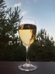 бокал белого вина
