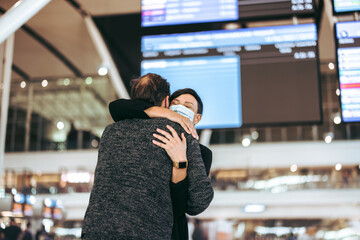Couple meet after long separation in pandemic at airport