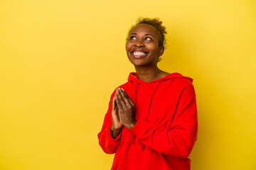 Young african american woman isolated on yellow background making up plan in mind, setting up an idea.