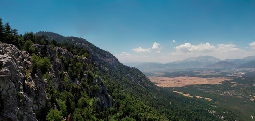 Fototapeta na wymiar panorama of the mountains and valley