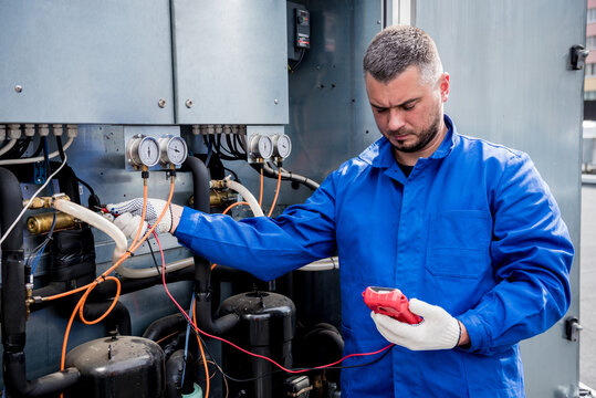 Resistance test of temperature sensors in the cooling supply section of the ventilation unit