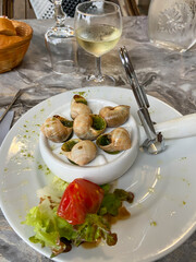 Escargots sur une assiette de restaurant, Bourgogne