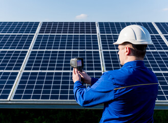 Inspector examination of photovoltaic modules using a thermal imaging camera