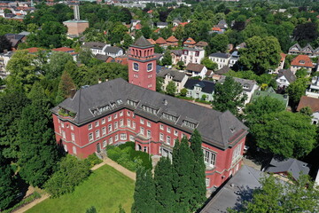 Hamburg Bergedorf  Bezirksamt im roten Rathaus an der Wentorfer Straße. Luftaufnahme.