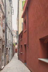 Fototapeta na wymiar Narrow alley between traditional Venetian houses, Venice, Italy