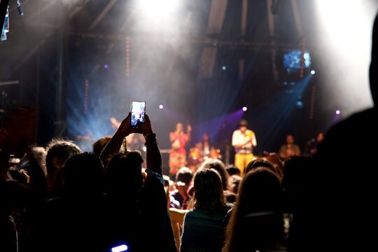 Festival musique - foule smartphone vidéo