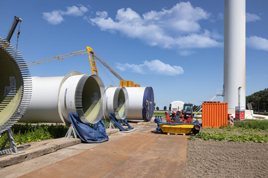 Dutch construction site windturbine farm with wings ready to install