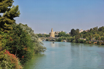Paisaje de Sevilla, torre del oro. 