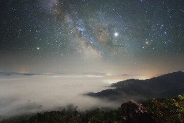 Fototapeta premium Night time long exposure landscape photography.the milky way
