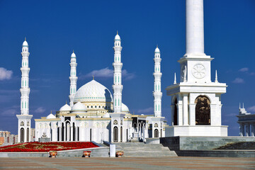 Fototapeta na wymiar Hazrat Sultan Mosque against blue sky in Astana city