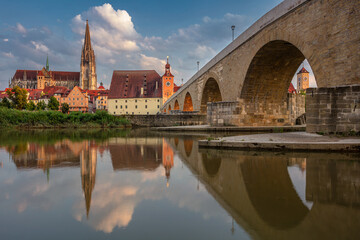 Obraz premium Regensburg, Germany. Cityscape image of Regensburg, Germany with Old Stone Bridge over Danube River and St. Peter Cathedral at summer sunset.