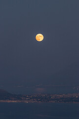 La Luna sulle coste siciliane