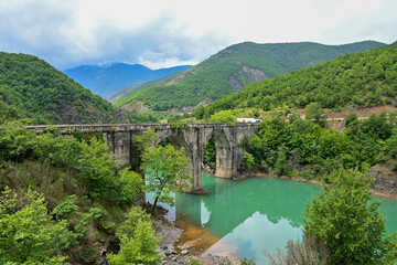 Fototapeta na wymiar Brücke Ura e Ulzes in Albanien