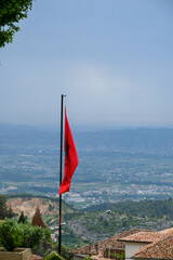 Flagge Albanien weht im Wind