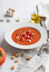 gazpacho, sopa, verano, sopa fría, plato, verduras, comida, vegetariano, español, plato típico, alimento, tomate, jitomate, salud, saludable, frio, comida fría