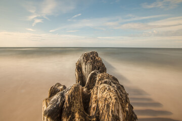 falochron, morze, Bałtyk, Gąski, fale, rozmyte, plaża, wczasy, wypoczynek, niebieski, błękit, niebo - obrazy, fototapety, plakaty