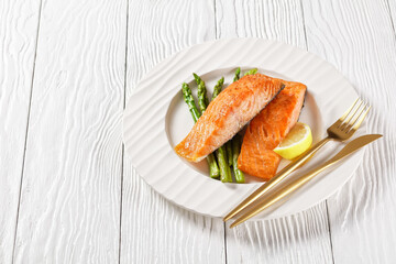 roast salmon fillets with lemon and asparagus