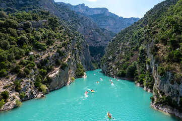 National park Grand canyon du Verdon and turquoise waters of mountains lake Sainte Croix and Verdon river, France - obrazy, fototapety, plakaty
