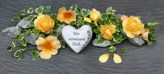 Herz mit dem Text Wir vermissen dich.
