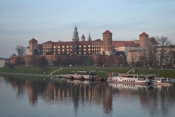 Wawel Schloss in Krakow. Wawelhügel. Burg Wawel abends.