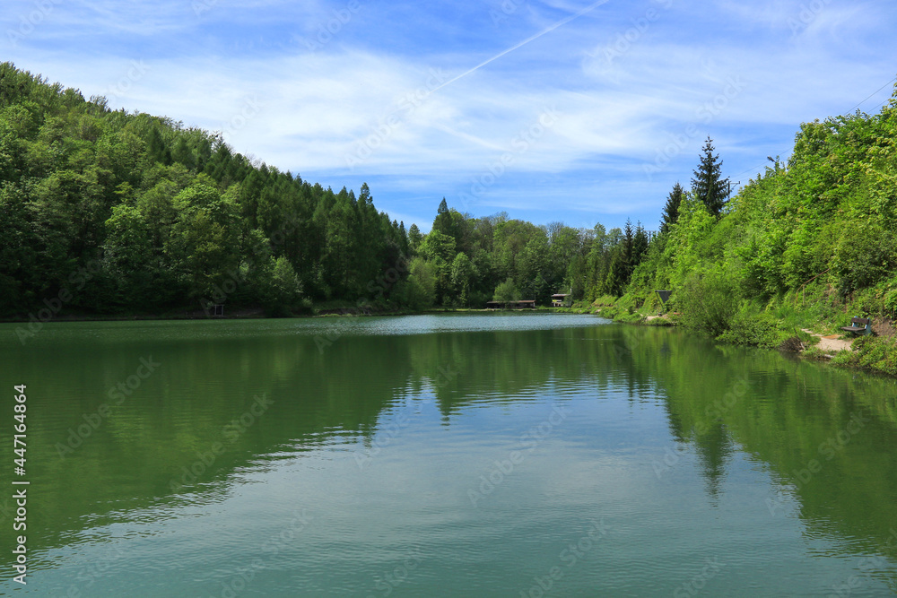 Wall mural water reservoir 