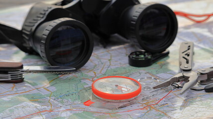 lornetka, kompas, multitool, ,mapa, binoculars, map, compass - obrazy, fototapety, plakaty
