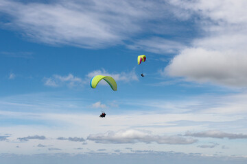 Auvergne-Rhône-Alpes - Parapentes au sommet du Puy de Dôme