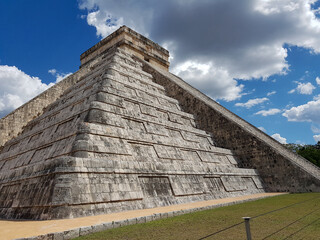 Obraz na płótnie Canvas Pirâmide da civilização maia bem preservada na província de Yucatán