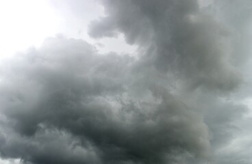 Obraz premium Dark clouds in the sky before a thunderstorm