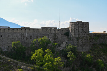 Obraz premium Castle wall of Kalaja e Gjirokastres Castle of Gjirokastra in Albania under a blue sky in summer
